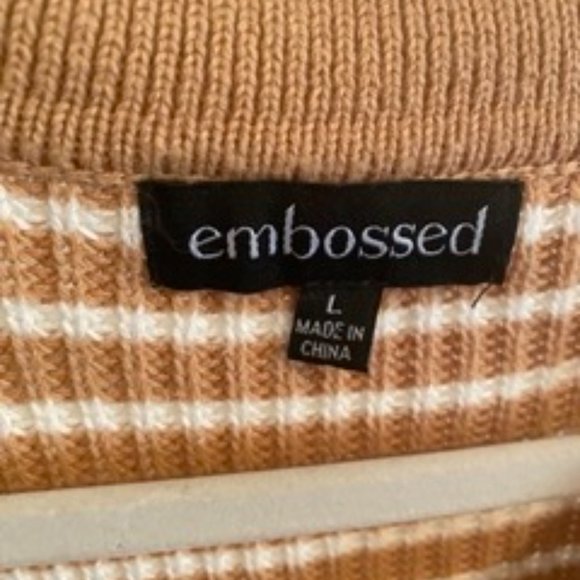 Embossed Striped Sweatshirt Size Large - Picture 3 of 5